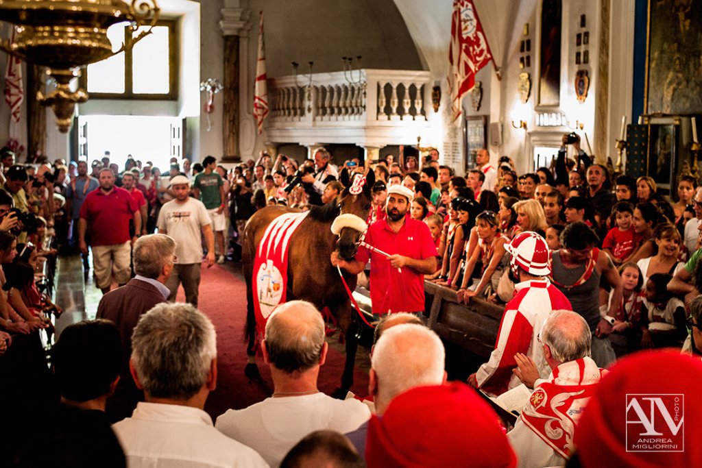 Photo Palio Siena Benedizione del Cavallo Contrada della Giraffa